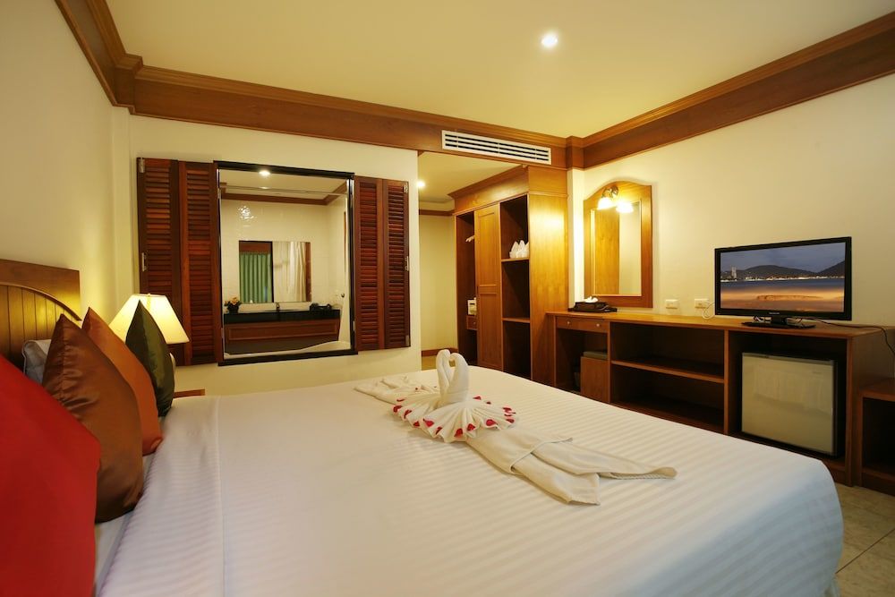 Jiraporn Hill Resort Deluxe Room