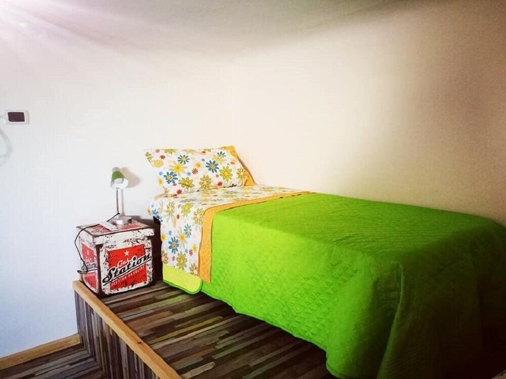 Traditional Apartment, 2 Bedrooms, Kitchen (Green, Red)