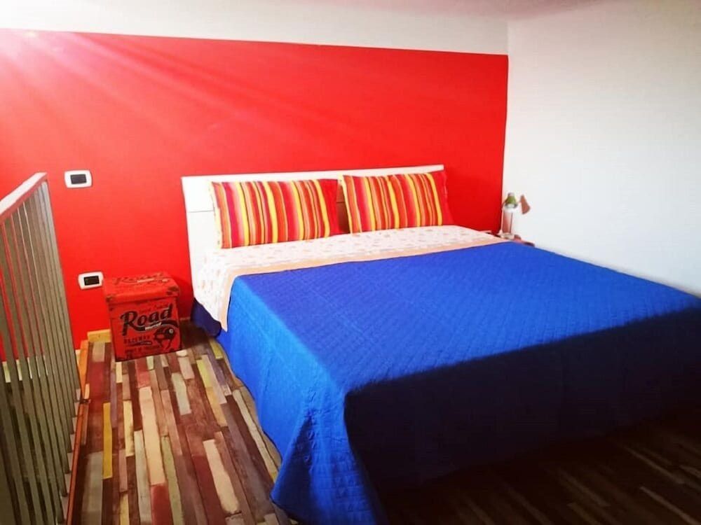 Traditional Apartment, 2 Bedrooms, Kitchen (Green, Red)
