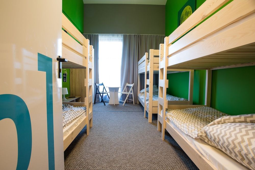 Room (Sextuple )