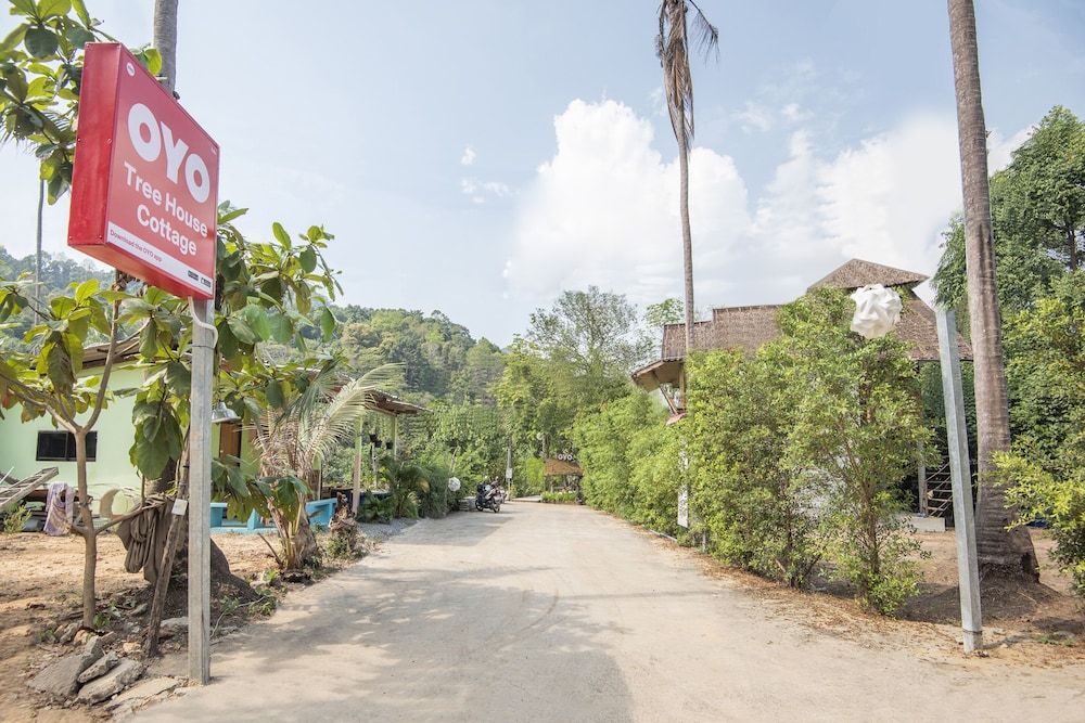 undefined OYO 693 Tree House Cottage 4