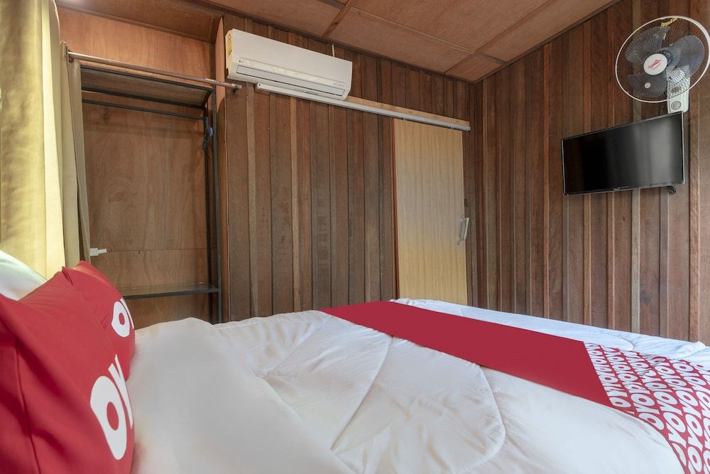 OYO 693 Tree House Cottage Deluxe Double Room 3