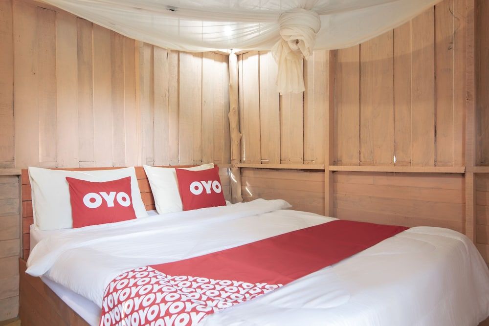 OYO 693 Tree House Cottage Superior Double Room