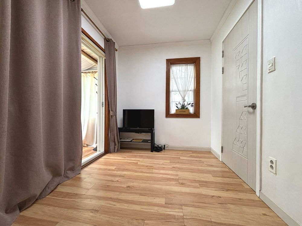 Paju Gamaksan Pension Winter Room 9