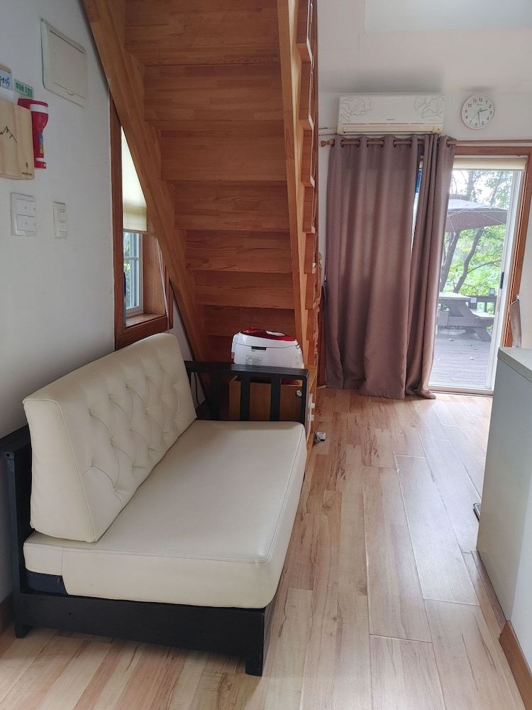 Paju Gamaksan Pension Winter Room 8