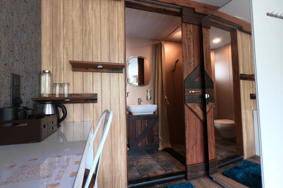 Out of Box Living Small Luxurious Box 10