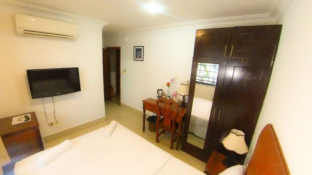 undefined The Dubliner Inn 2