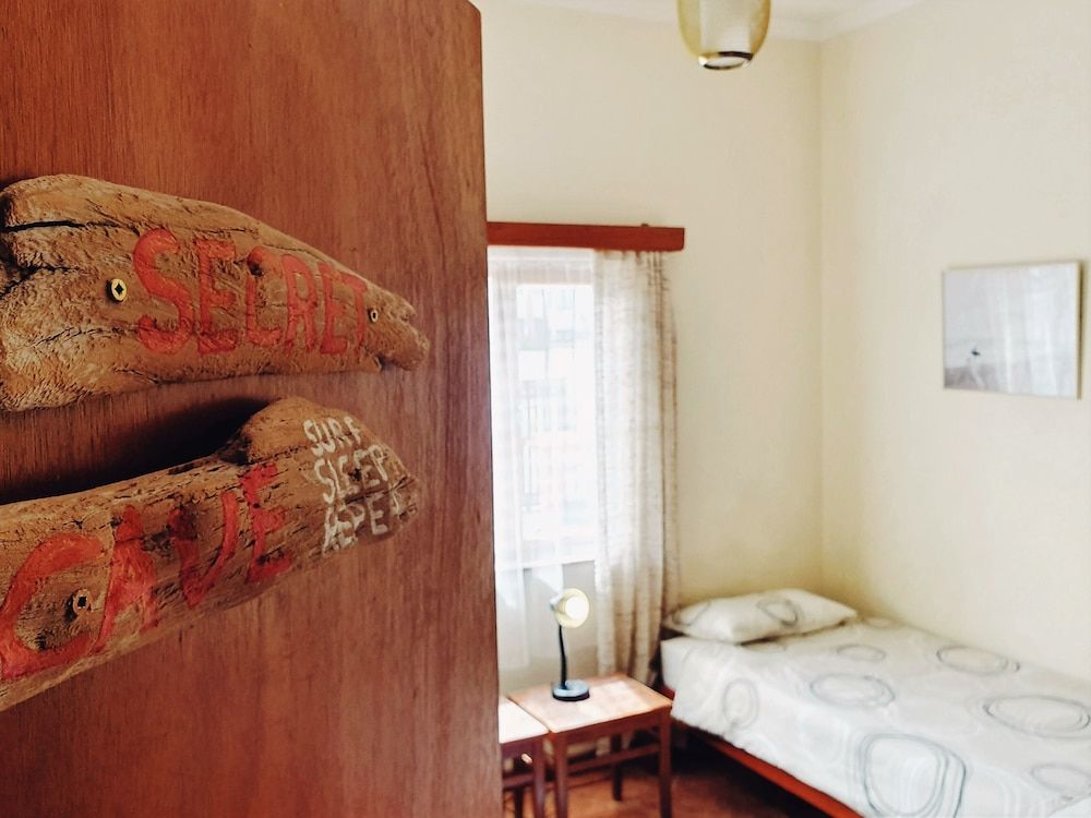 Salty Jackal Surf Camp Comfort Twin Room, 2 Twin Beds 12