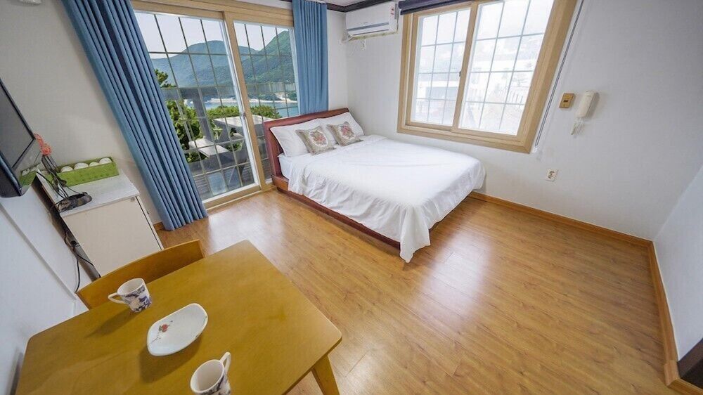 Geoje Cheongsol Pension Room (Chamsol) 2