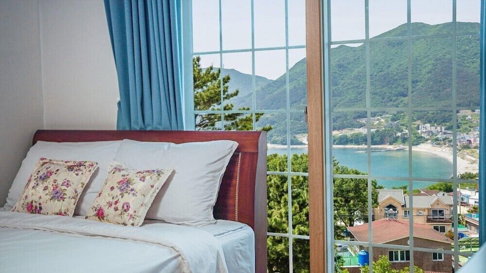 Geoje Cheongsol Pension Room (Sansooyoo) 8