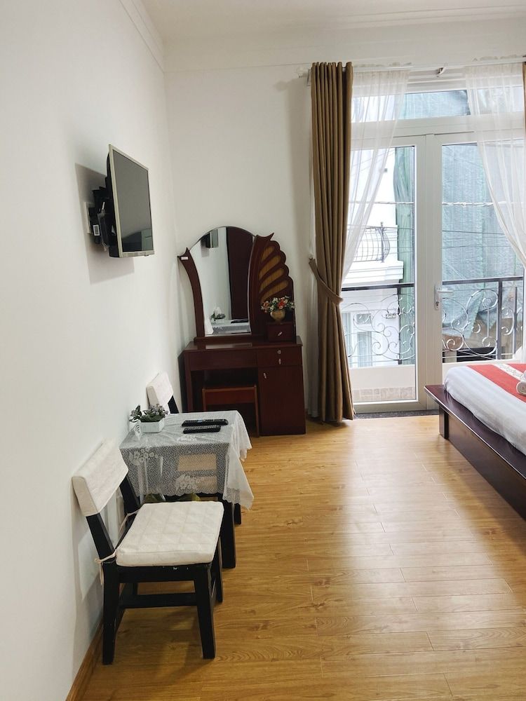 undefined Jolie House 3