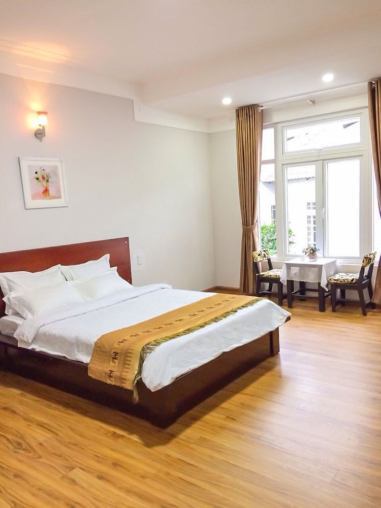 undefined Jolie House