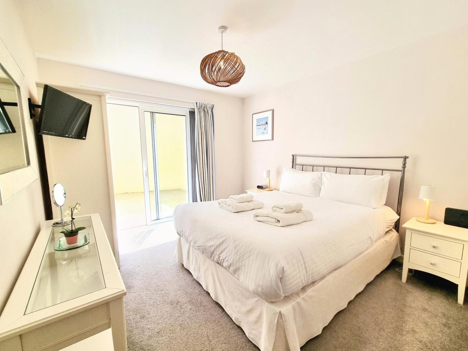 Beach House Two Bedroom Apartment with Rear View (Dog Friendly)