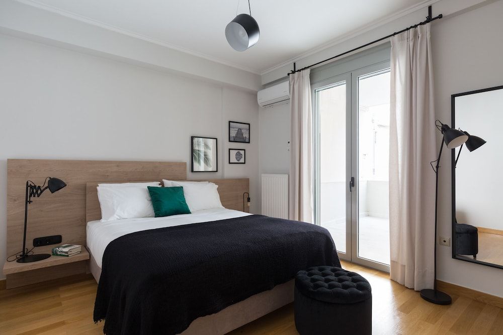 UPSTREET Stylish & Spacious 2BD Apt-Thiseio Apartment 10