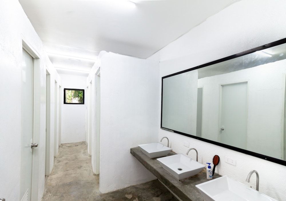 Sunlit Hostel 1-bed in a Shared Dormitory, Mixed Dorm 6