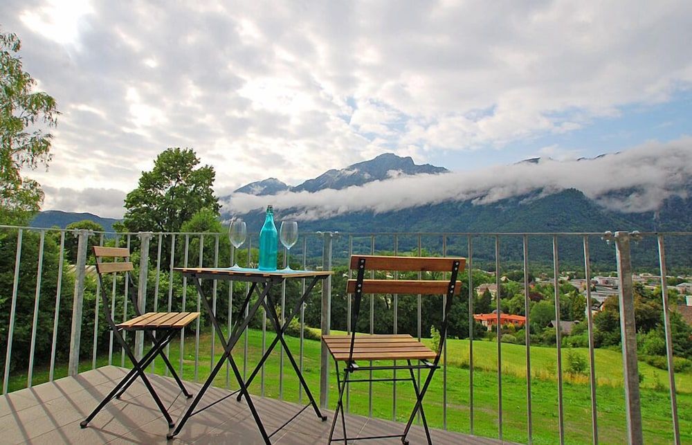 Apartment Deluxe Studio, Queen and Sofa Bed, Mountain or Valley View, Balcony