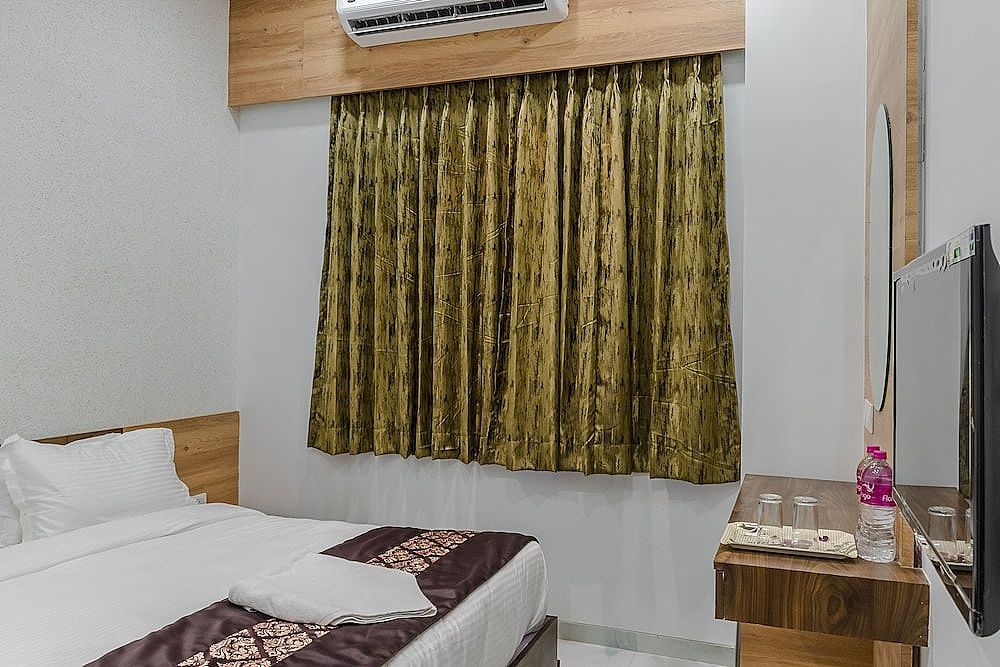 undefined Meridian hotel Banquets and Rooms 6