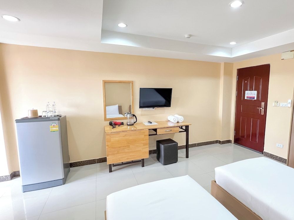 Wises Hotel Standard Twin Room 4