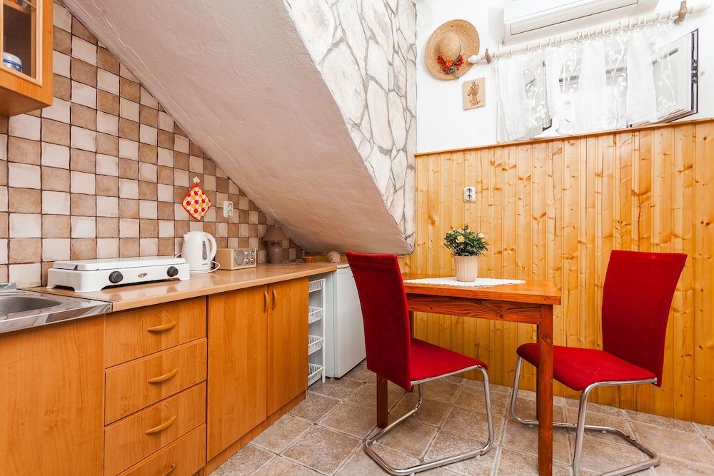 Guest House Mara Apartment, 1 Bedroom, Garden View 11