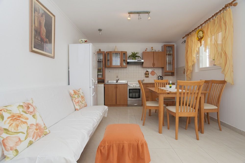 Guest House Mara Apartment, 2 Bedrooms, Terrace 14