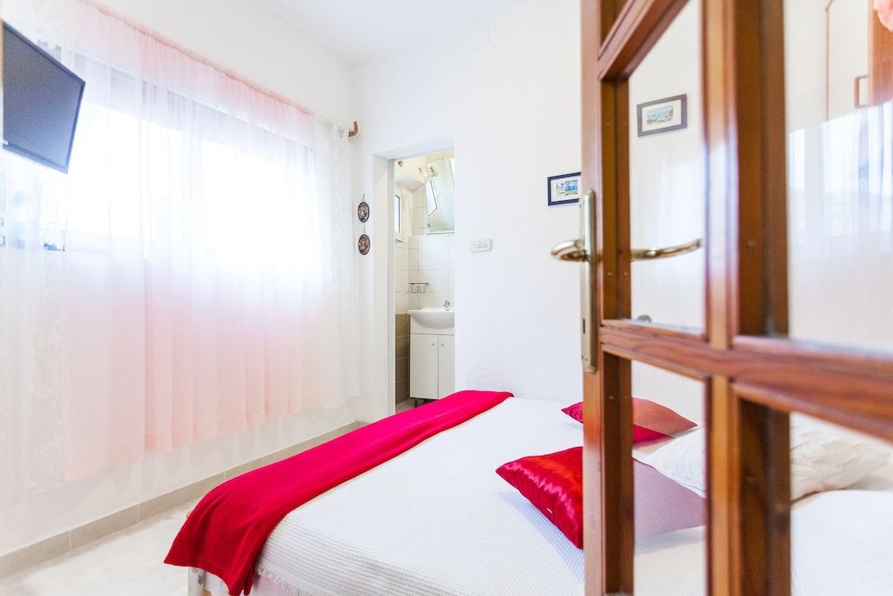 Guest House Mara Apartment, 1 Bedroom, Garden View 3