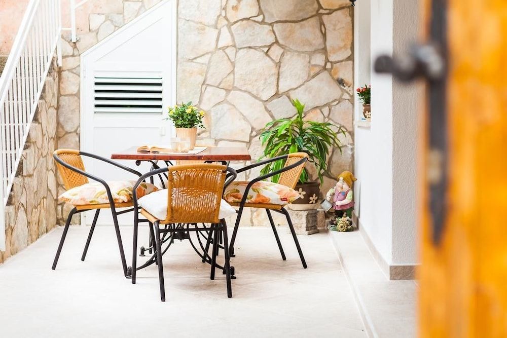 Guest House Mara Apartment, 2 Bedrooms, Terrace 4