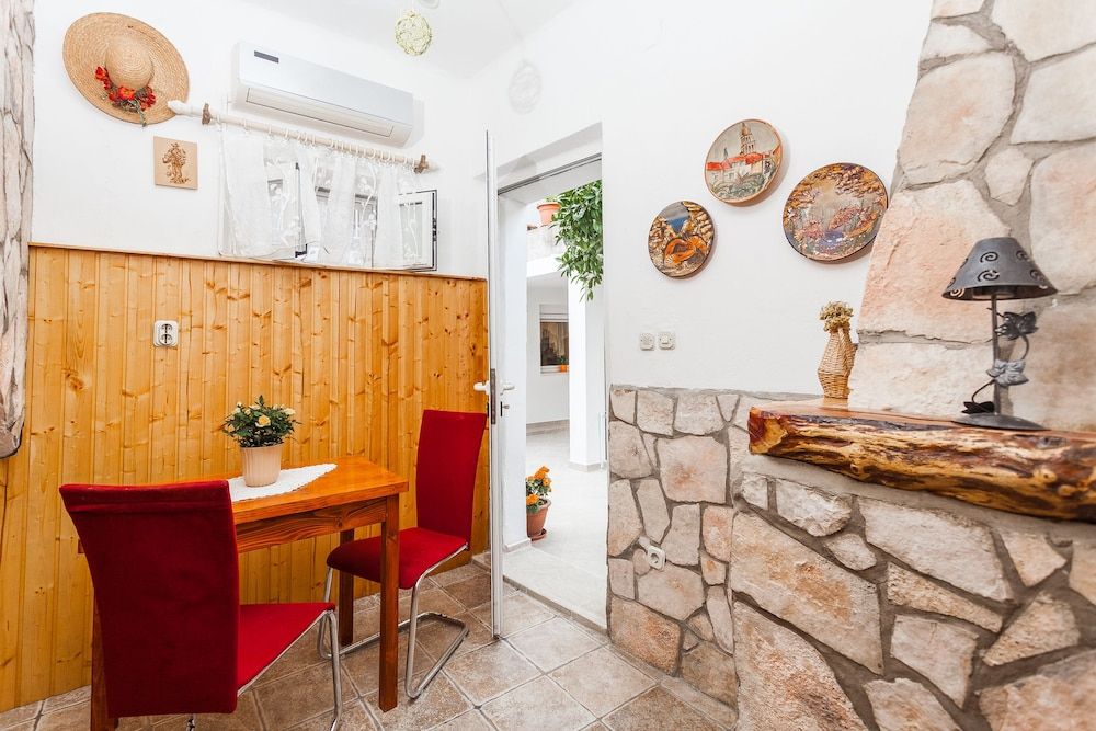 Guest House Mara Apartment, 1 Bedroom, Garden View 7