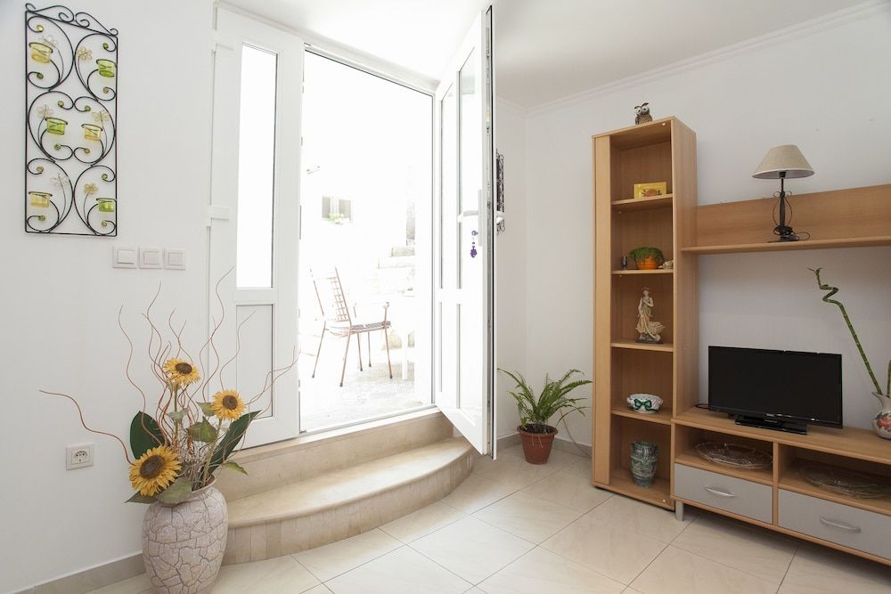 Guest House Mara Apartment, 2 Bedrooms, Terrace 12