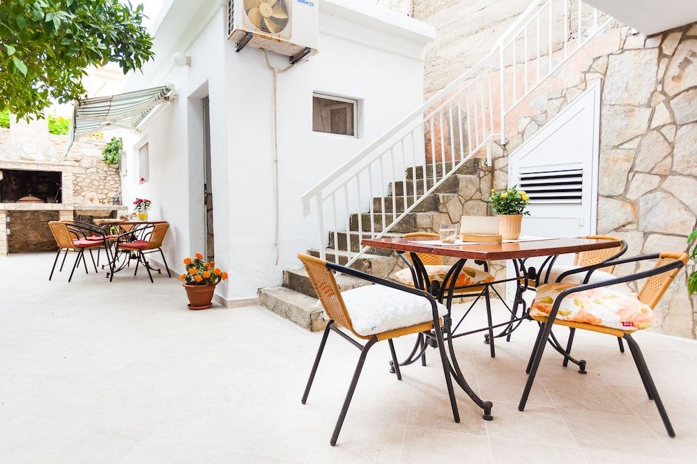 Guest House Mara Apartment, 2 Bedrooms, Terrace 23