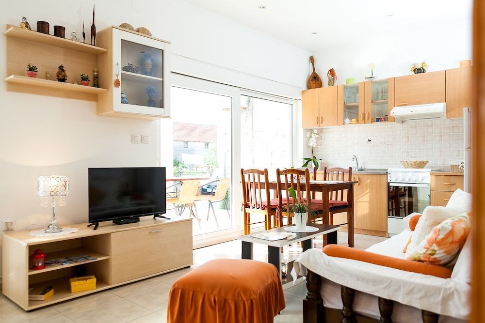 Guest House Mara Apartment, 1 Bedroom, Terrace 13