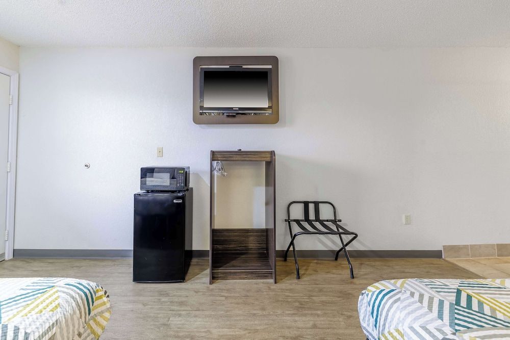 Motel 6 Boerne, TX Standard Room, 2 Double Beds, Non Smoking 11