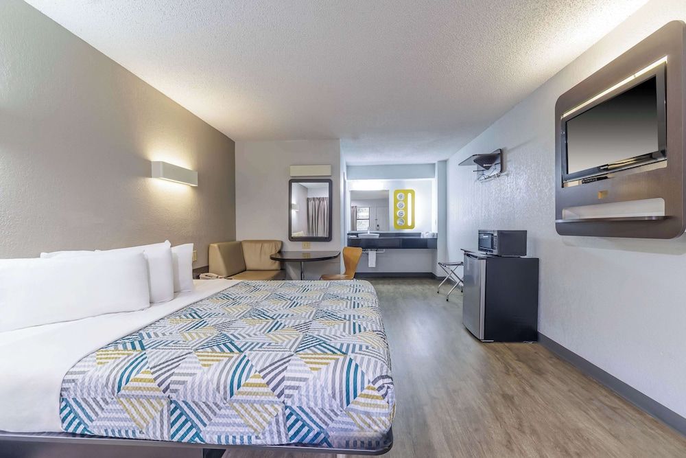 Motel 6 Boerne, TX Standard Room, 1 King Bed, Non Smoking 5