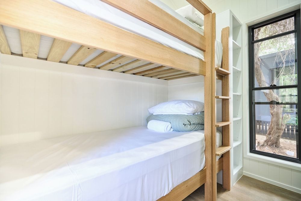 Tasman Holiday Parks - Yallingup Beach Premium Cabin 2