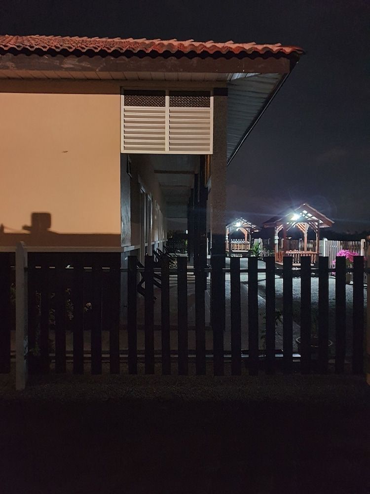 undefined D Village Cottage 6