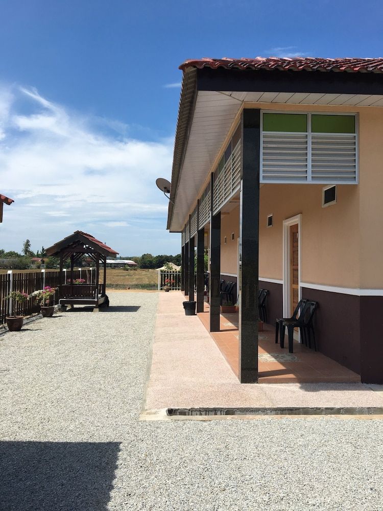 undefined D Village Cottage 10