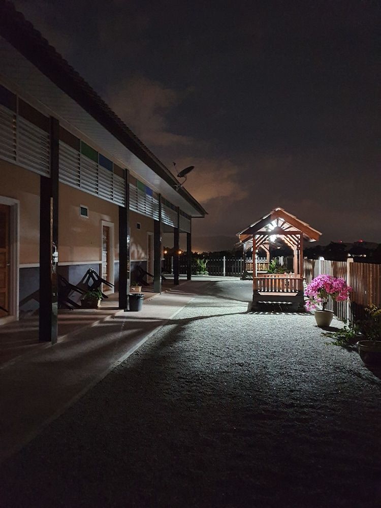 undefined D Village Cottage 4