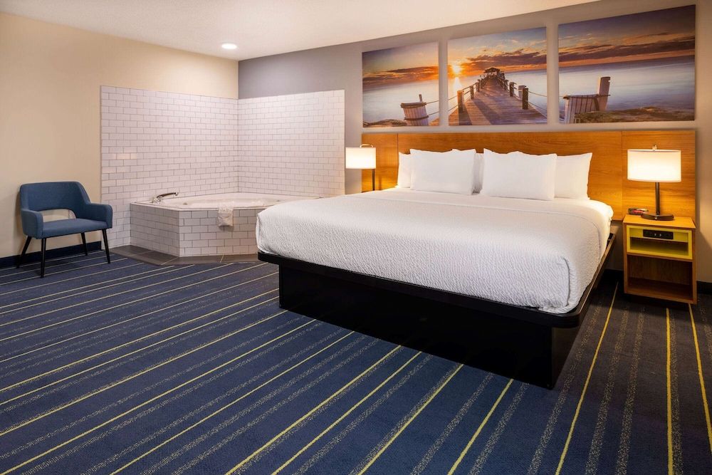 Deluxe Room, 1 Queen Bed, Non Smoking
