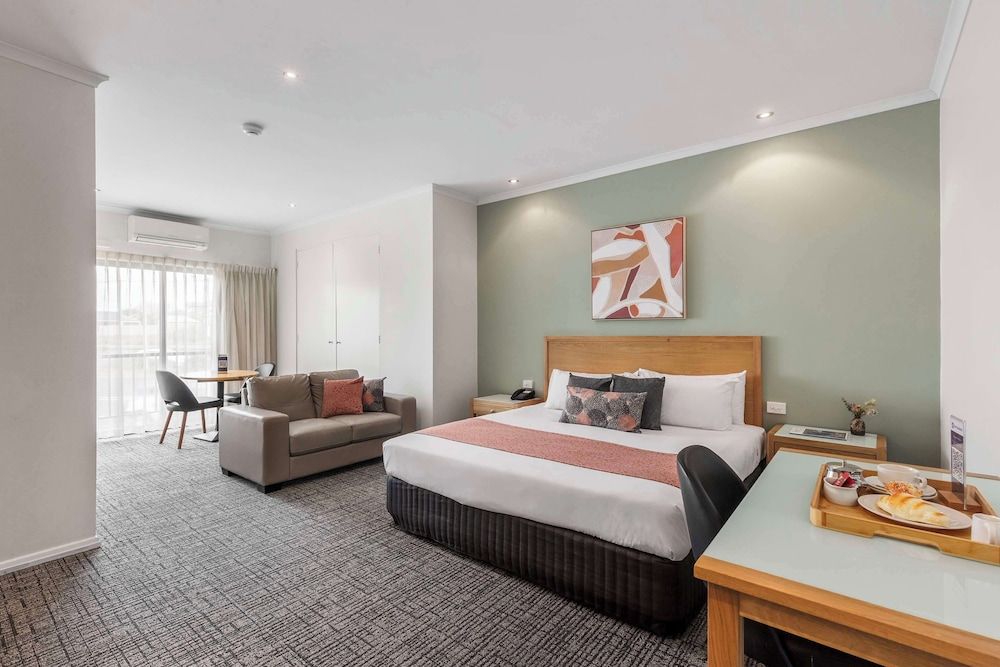Best Western Geelong Motor Inn & Serviced Apartments Deluxe Room, 1 King Bed, Non Smoking, Balcony 4