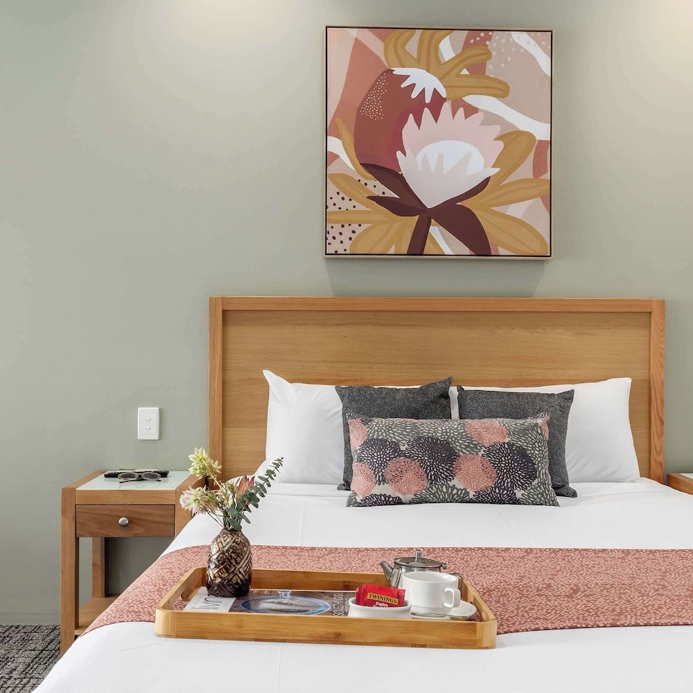 Best Western Geelong Motor Inn & Serviced Apartments Deluxe Room, 1 King Bed, Non Smoking, Balcony 2