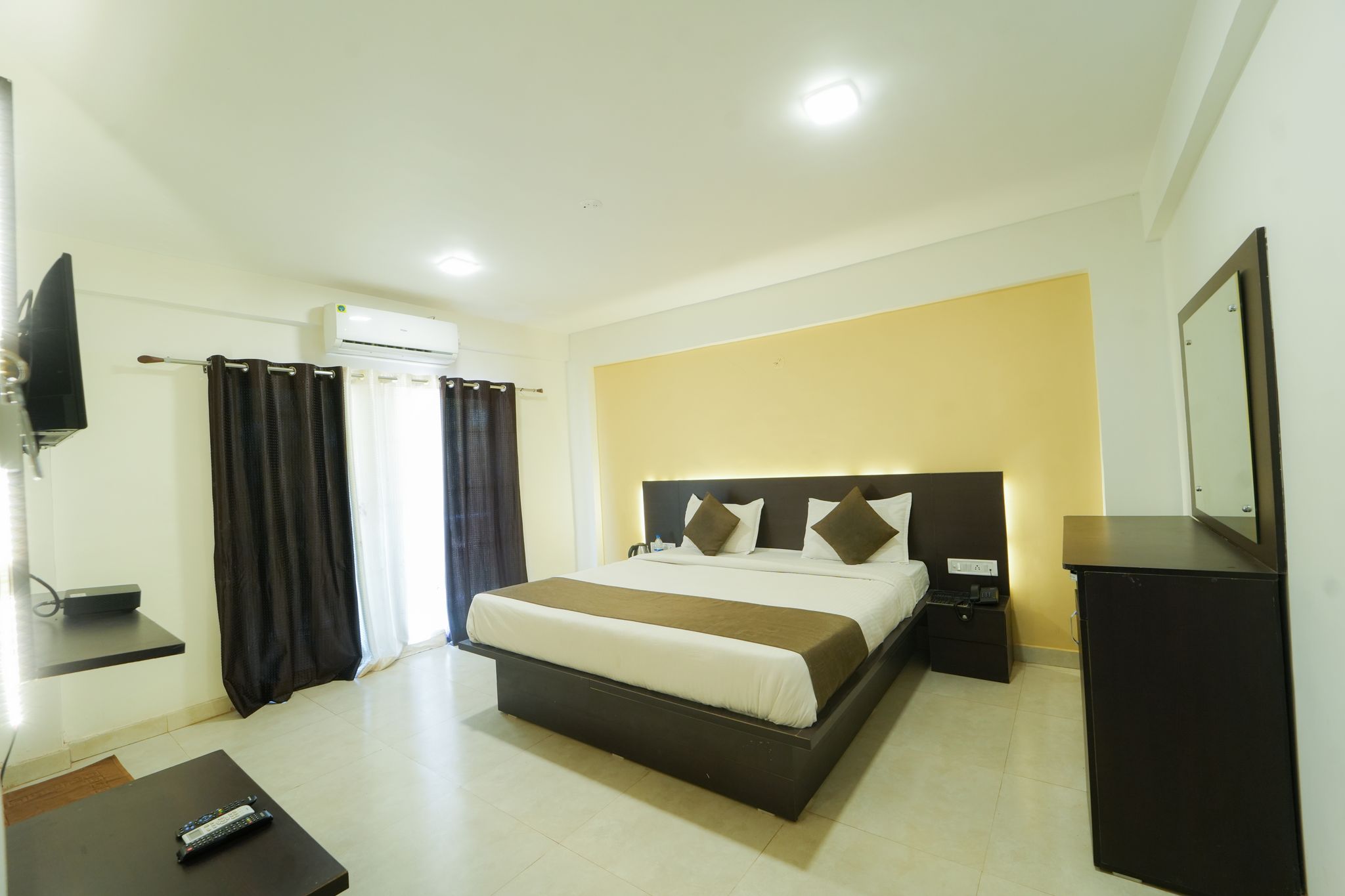 Hotel Raaya Regency Standard Room 2