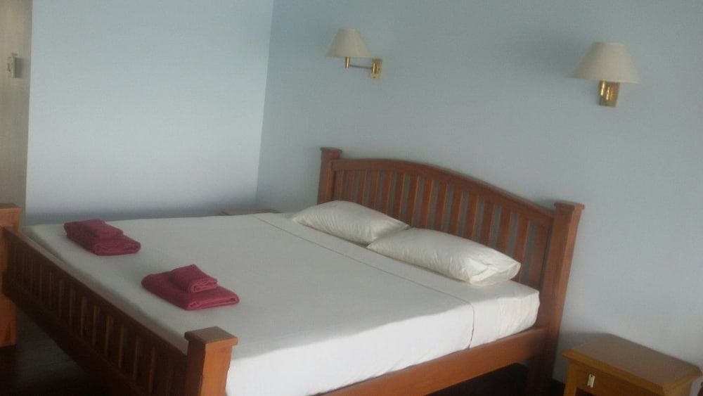 Jansom Beach Resort Ranong Double or Twin Room 3