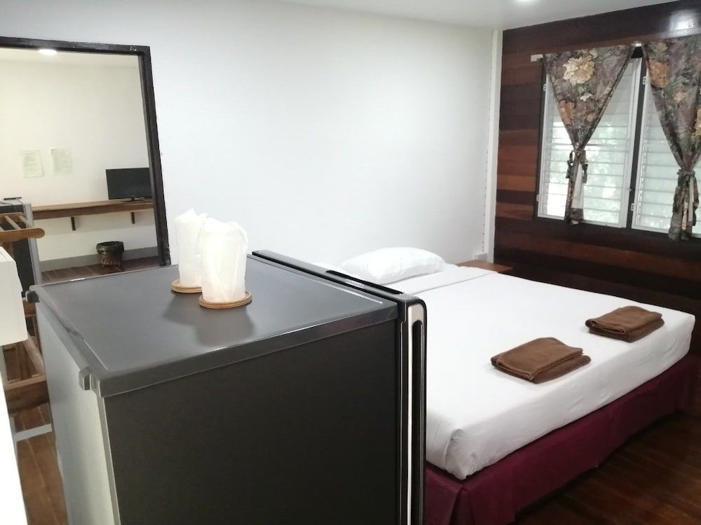 Jansom Beach Resort Ranong Double or Twin Room 9