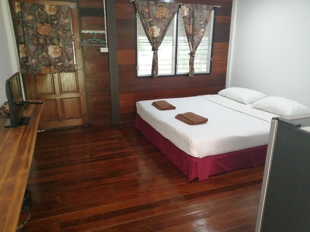 Jansom Beach Resort Ranong Double or Twin Room 7