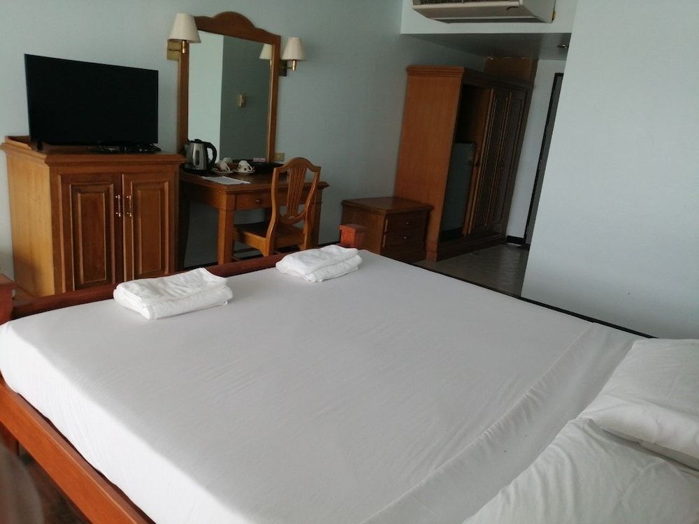 Jansom Beach Resort Ranong Double or Twin Room 11