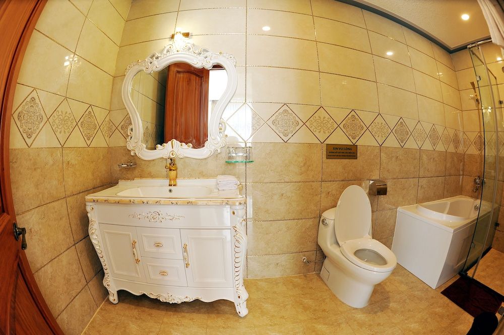 Tam Chau Luxury Hotel Deluxe Quadruple Room 2