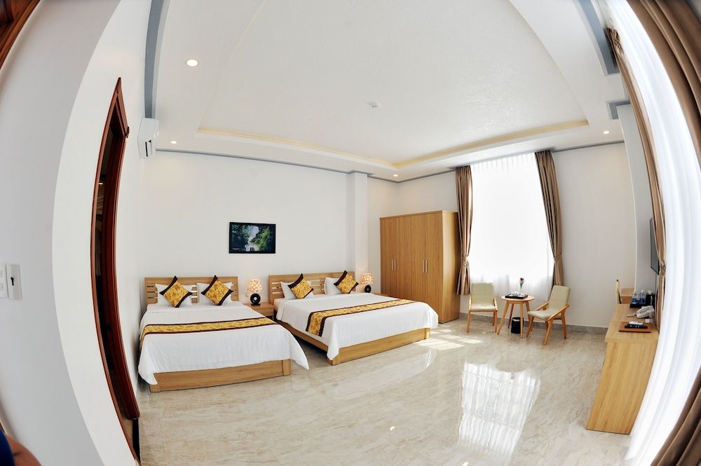 Tam Chau Luxury Hotel Deluxe Quadruple Room 7