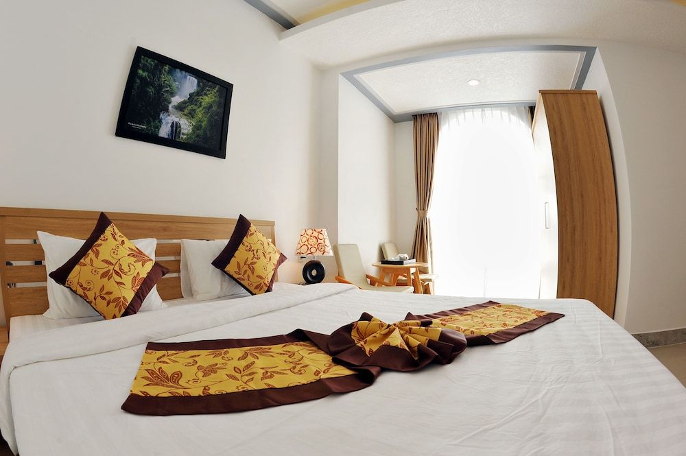 Tam Chau Luxury Hotel Double Room 12