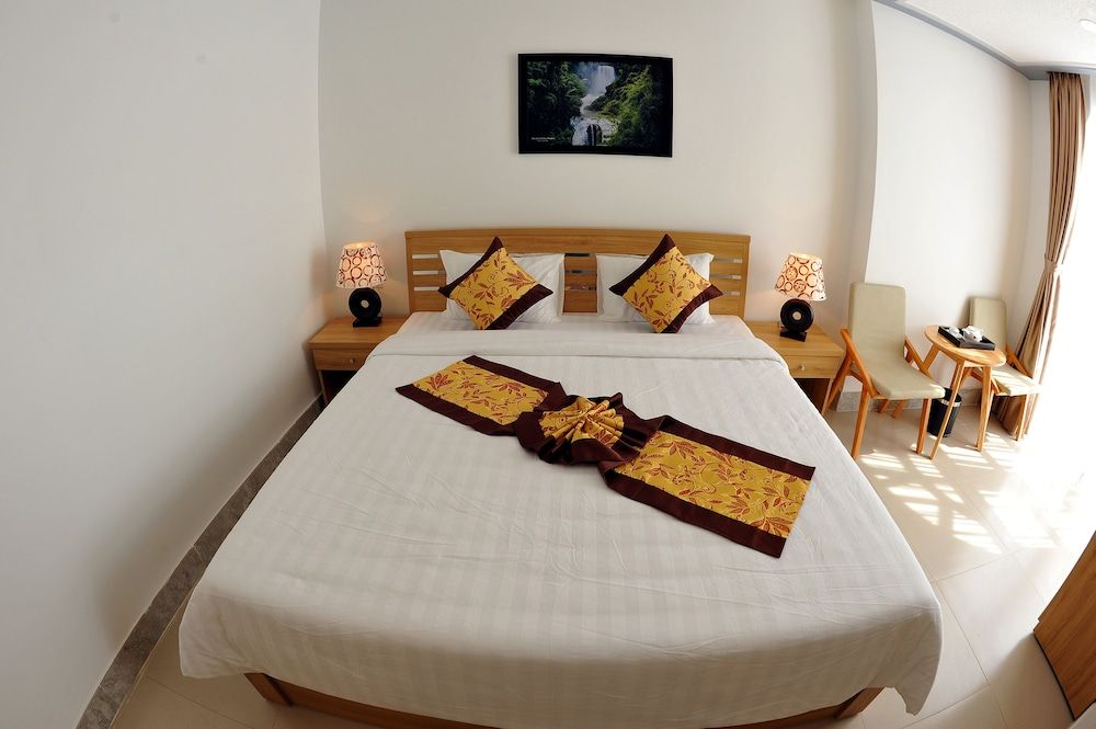 Tam Chau Luxury Hotel Double Room 11