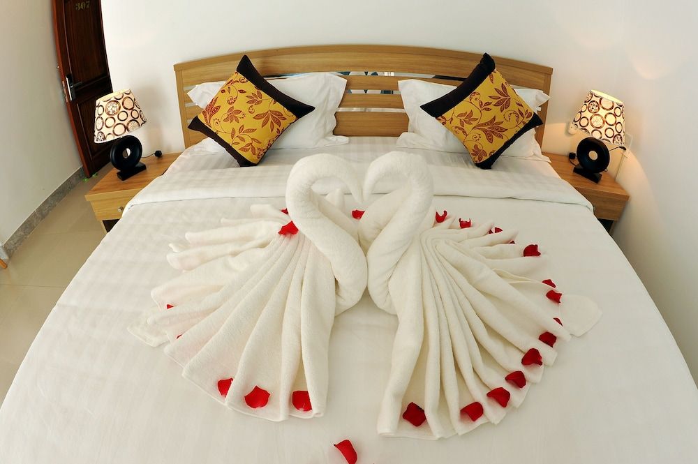 Tam Chau Luxury Hotel Double Room 8