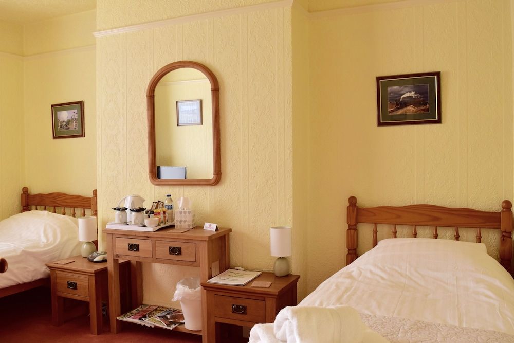 Bewdley Hill House Twin Room 2